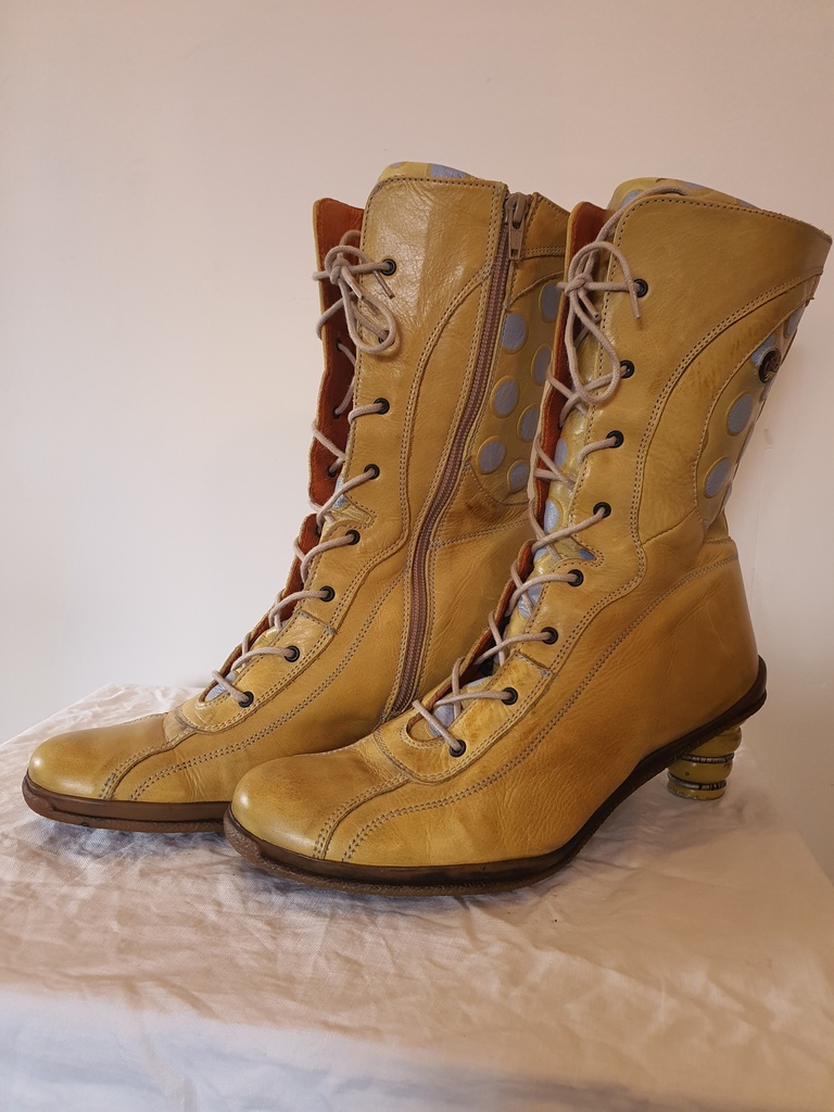 Eject Buttercup Yellow Woman's Boot sz39