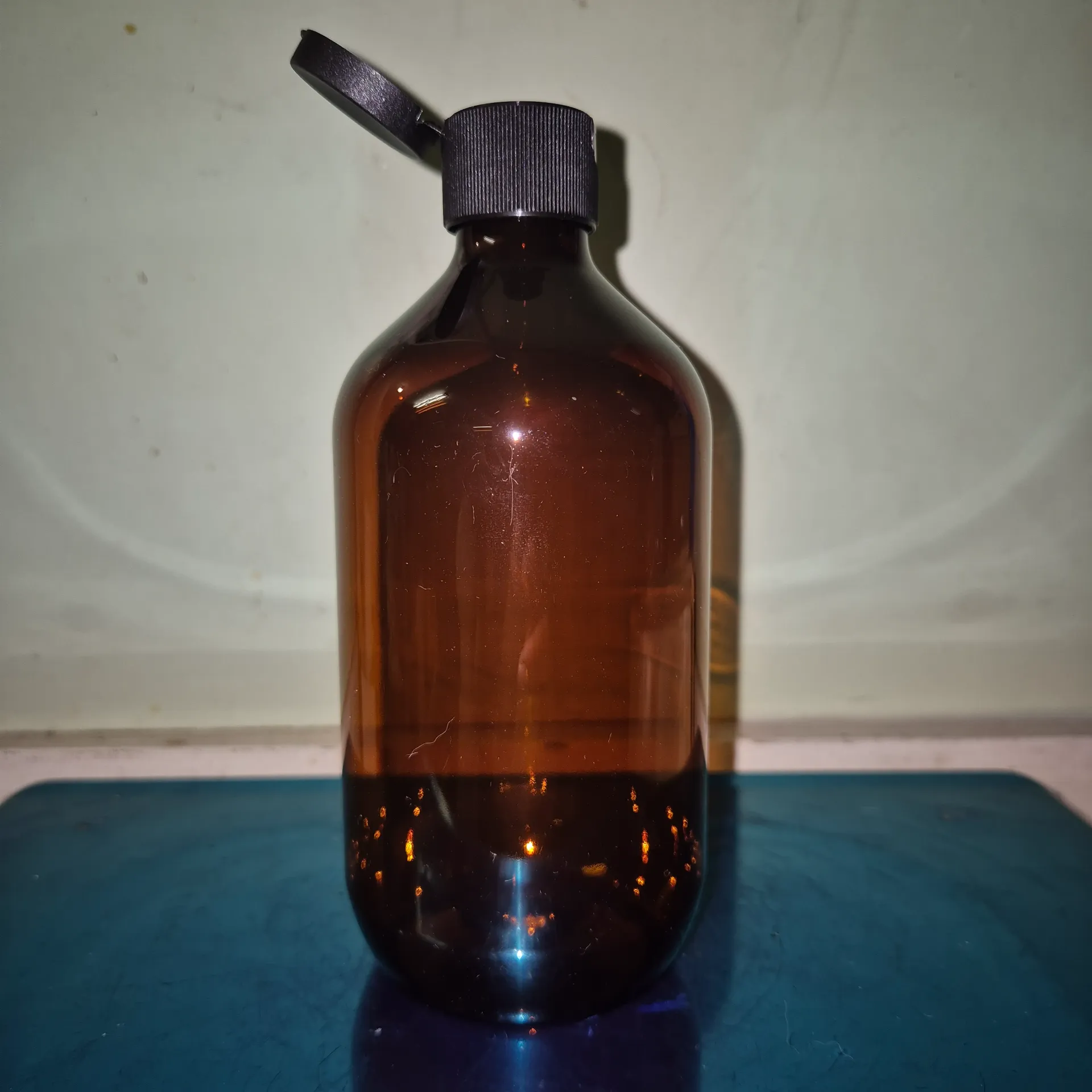 28/410 - Empty Bottle Amber PET 500ml (with ribbed flip top cap)
