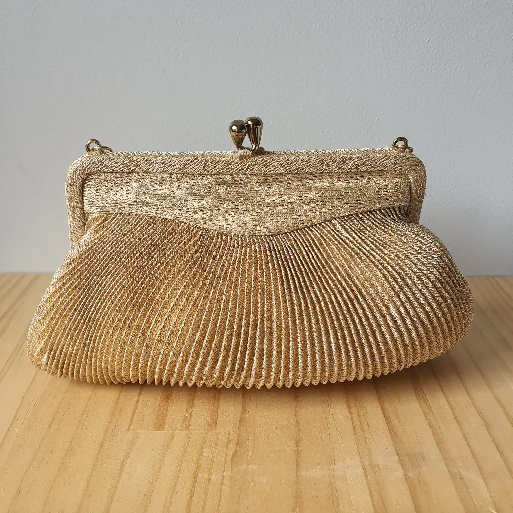 Preloved Purse - Vintage Clam Shell Cutch