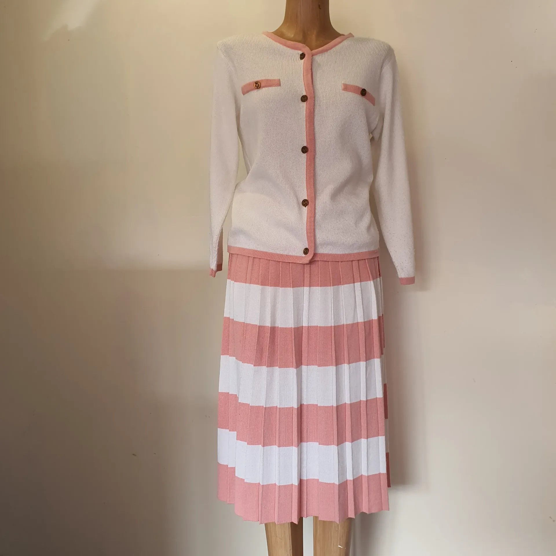 Preloved Womens 2pc Knit Outfit by Earlybird - size S